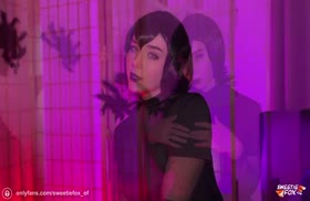 Жена с большой попкой нарядилась в эротичный косплей прикид