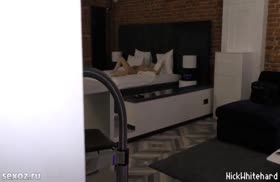 Подсмотрел за мастурбацией девушки и присоединился к ней